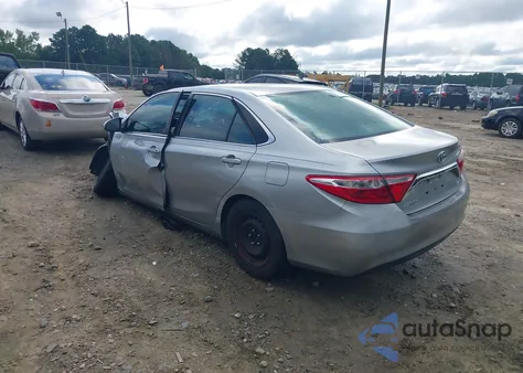 2015 Toyota Camry Le z USA, uszkodzony, nr VIN 4T1BF1FK0FU047225